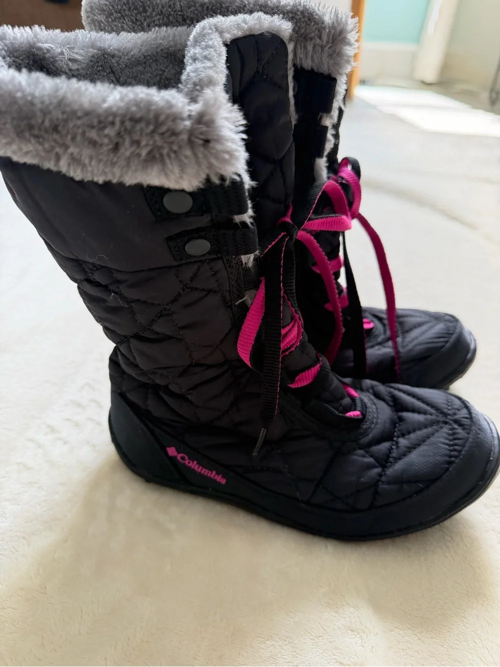 Columbia Winter Snow Boots Waterproof Minx Size 2 Black Mid Calf 200 Grams